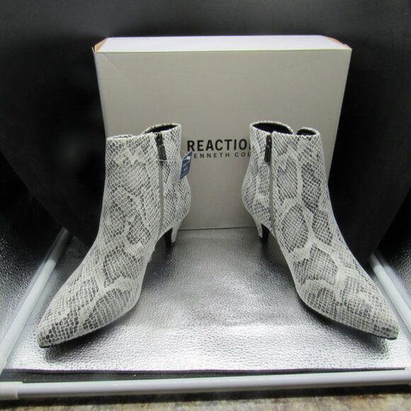 Kenneth Cole Women's Ankle Boots. Size 7..5.  Grey/White. NWT - Picture 2 of 10